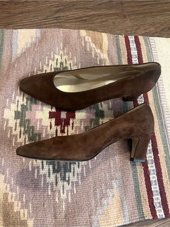 Talbots Shoes - Vintage 90s Women's Brown Suede Mid Heel Pumps